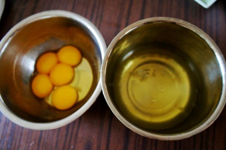 黑小麦粉蛋糕卷步骤3