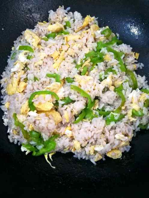 尖椒鸡蛋炒饭步骤7