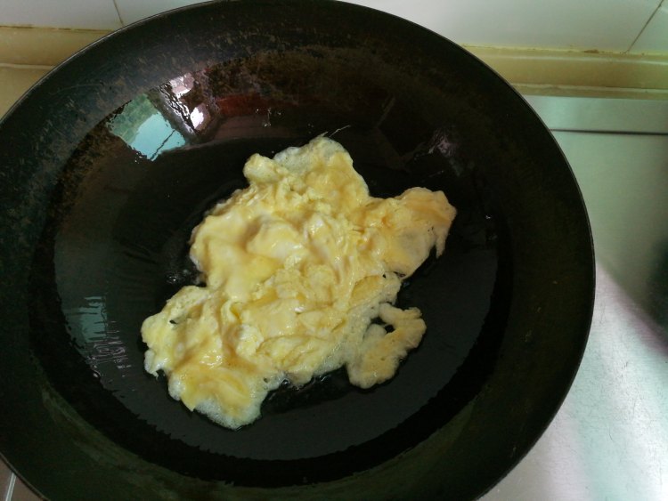 鲍菇番茄炒鸡蛋步骤3