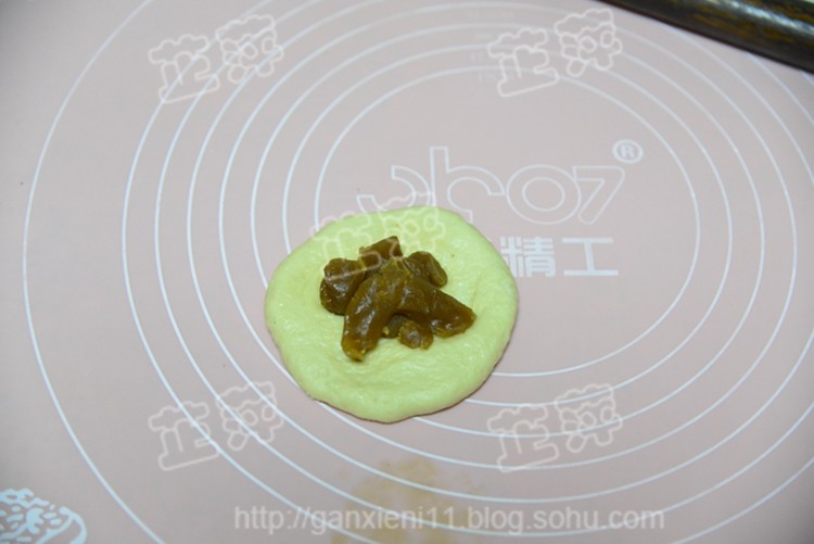 莲蓉花包步骤8