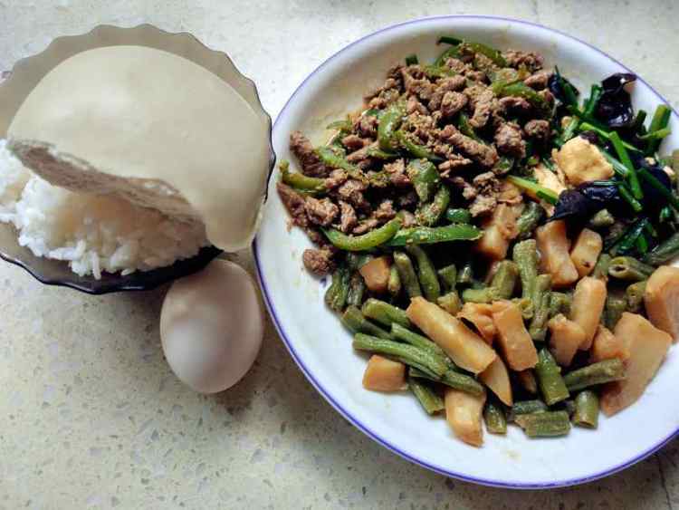 什锦米饭炒馍步骤1