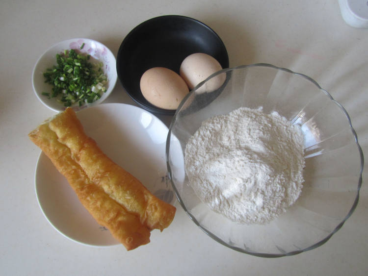 煎饼包油条步骤1