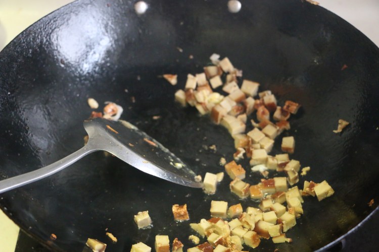 香干青菜炒饭步骤5