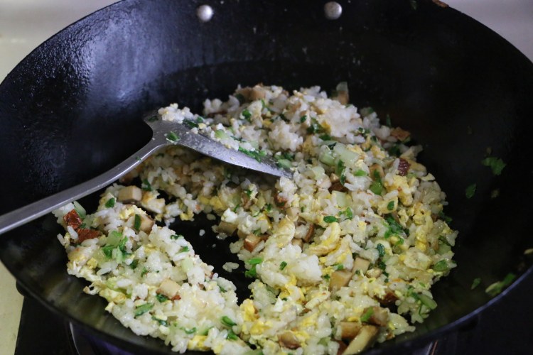 香干青菜炒饭步骤8