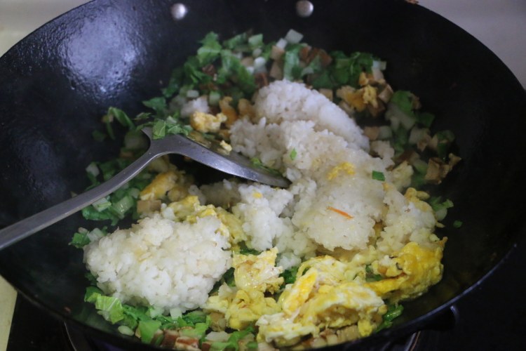 香干青菜炒饭步骤7