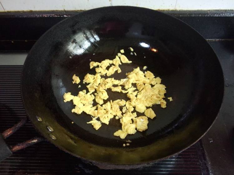 豇豆蛋炒饭步骤4