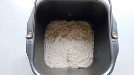 肉松香肠面包步骤2