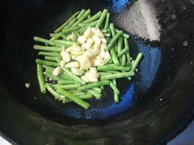 西红柿豆角炒鸡蛋步骤5