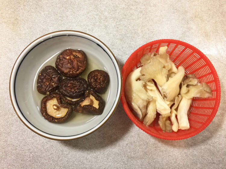 鸡肉玉米菇菇粥步骤2