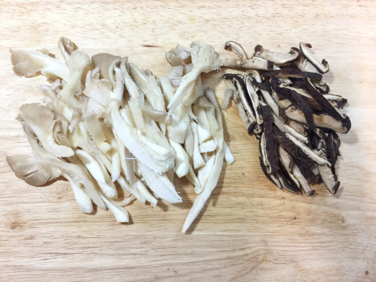 鸡肉玉米菇菇粥步骤5