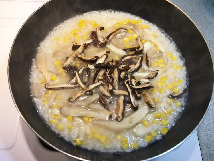 鸡肉玉米菇菇粥步骤9