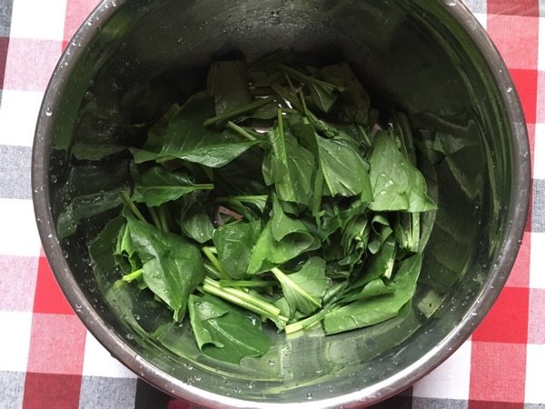 菠菜翠绿戚风蛋糕步骤1