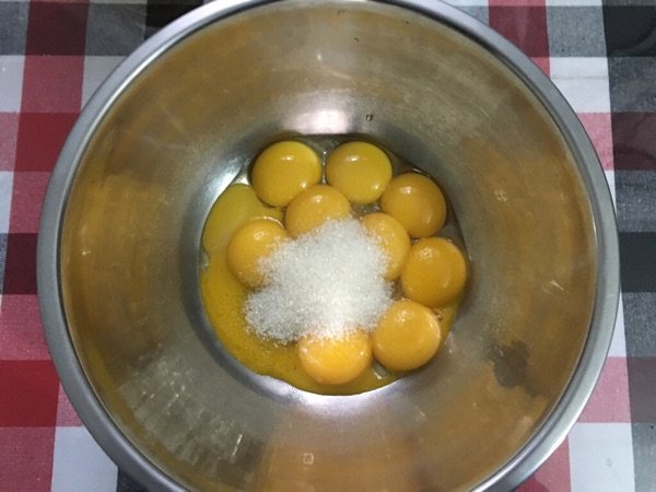 菠菜翠绿戚风蛋糕步骤4