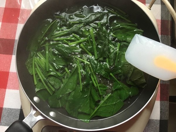 菠菜翠绿戚风蛋糕步骤2