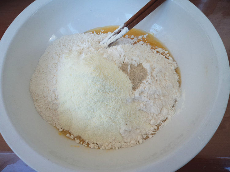 蓝莓面包卷步骤2