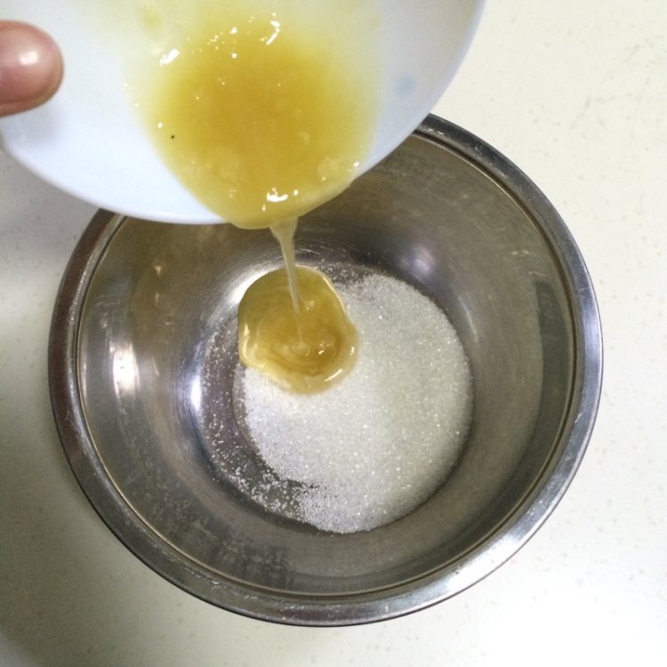 蜂蜜无水蛋糕步骤2