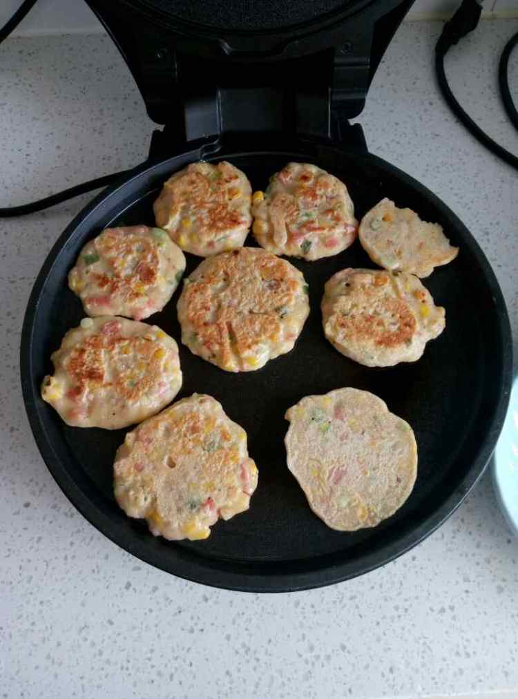 玉米火腿小饼步骤7