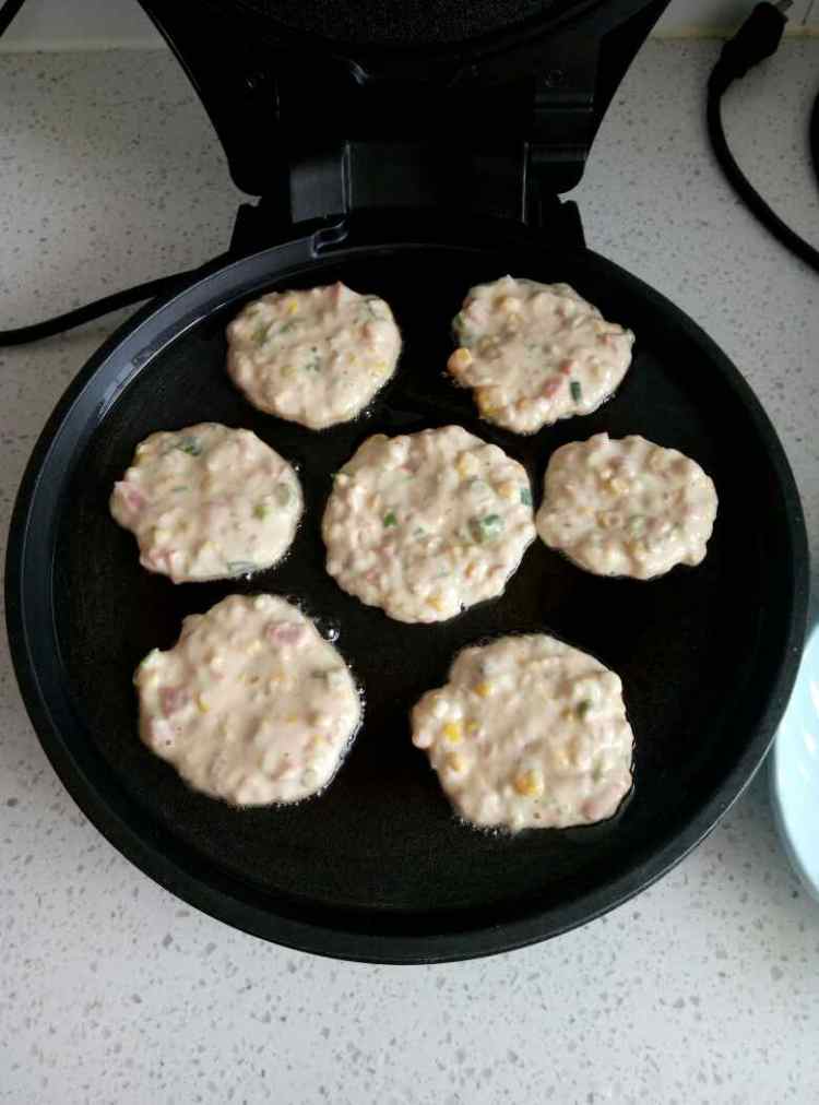 玉米火腿小饼步骤6