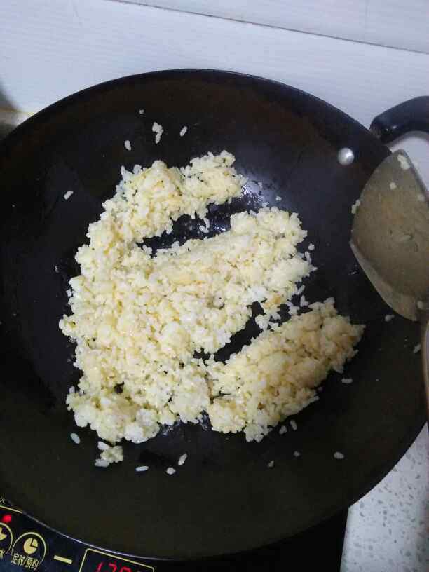 西红柿炒饭步骤3