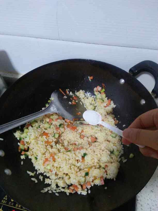 西红柿炒饭步骤9