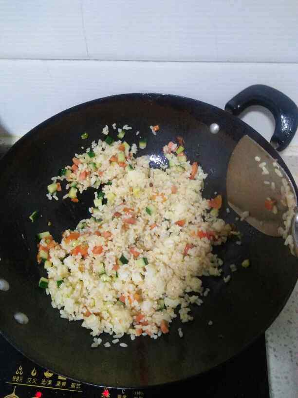 西红柿炒饭步骤8