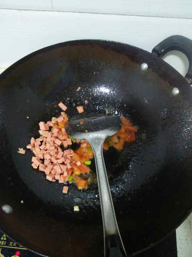 西红柿炒饭步骤6