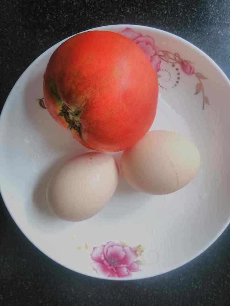 西红柿鸡蛋炒饭步骤1