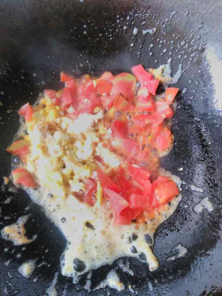 西红柿鸡蛋炒饭步骤5