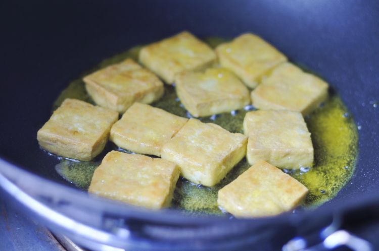 木耳番茄炒豆腐步骤6
