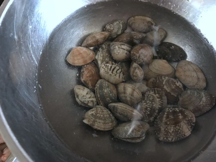 #盛夏餐桌#香草海鲜面步骤1