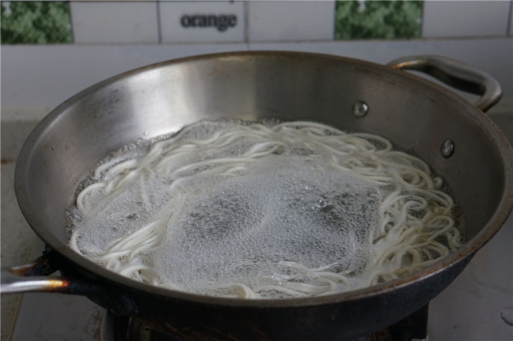 #盛夏餐桌#鸡蛋葱油面步骤11