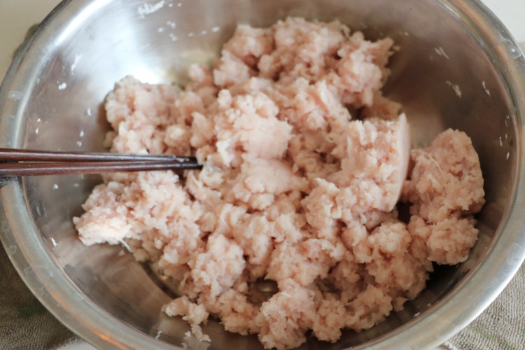 鲢鱼肉水饺步骤1