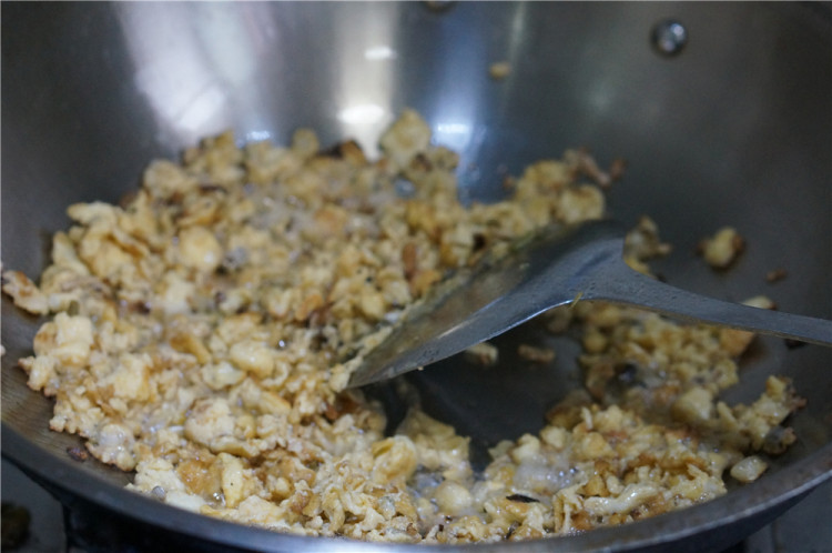 #盛夏餐桌#豆末蛋炒饭步骤4