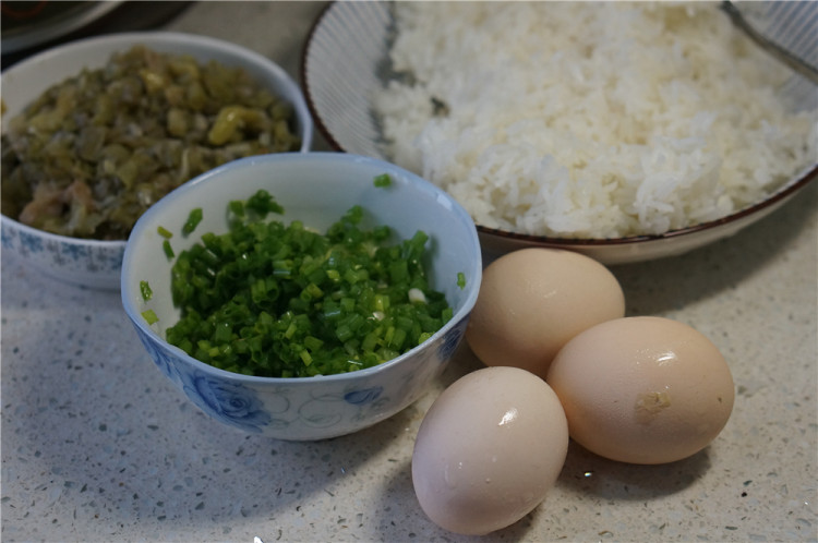 #盛夏餐桌#豆末蛋炒饭步骤1