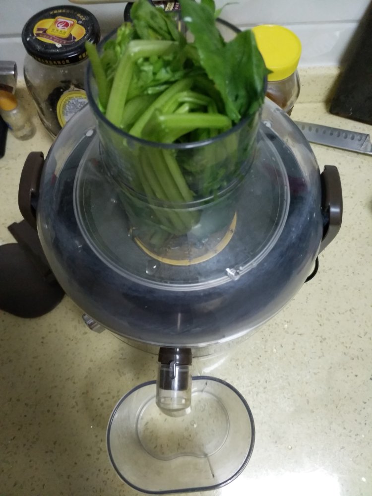 #盛夏餐桌#菠菜旋风蛋步骤1