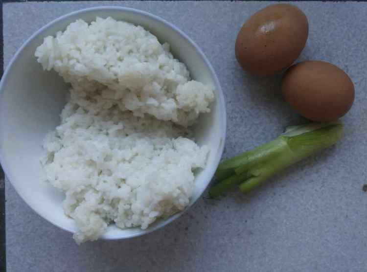 腰果鸡蛋炒米饭步骤1
