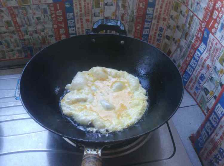 腰果鸡蛋炒米饭步骤5