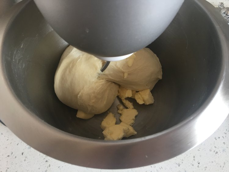 六一特制蜂蜜餐包步骤2