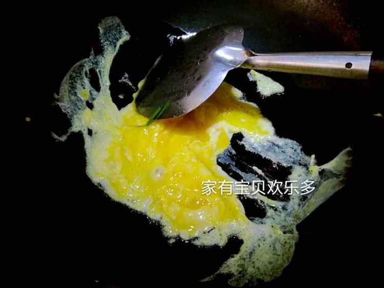 辣椒酱炒韭菜鸡蛋步骤4