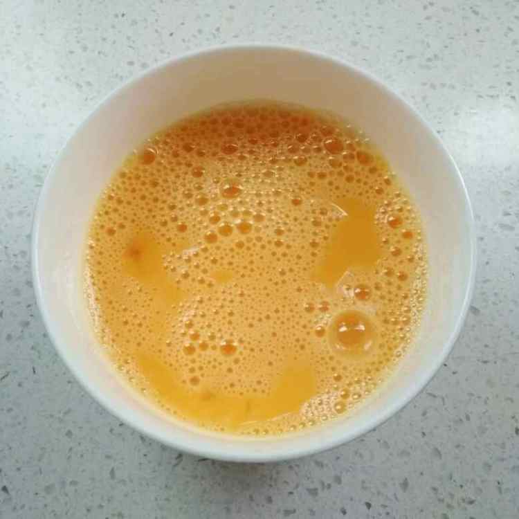 莴苣炒鸡蛋步骤2