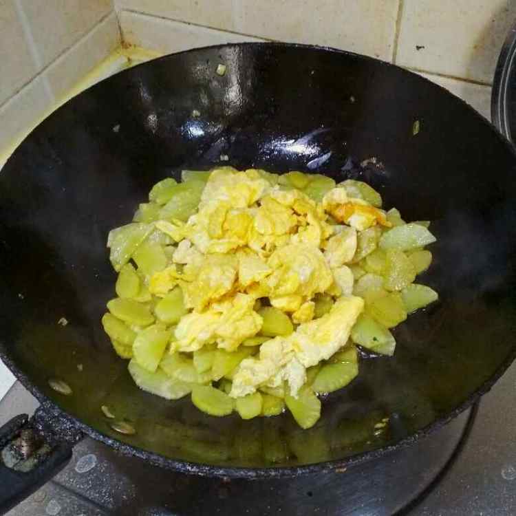 莴苣炒鸡蛋步骤8