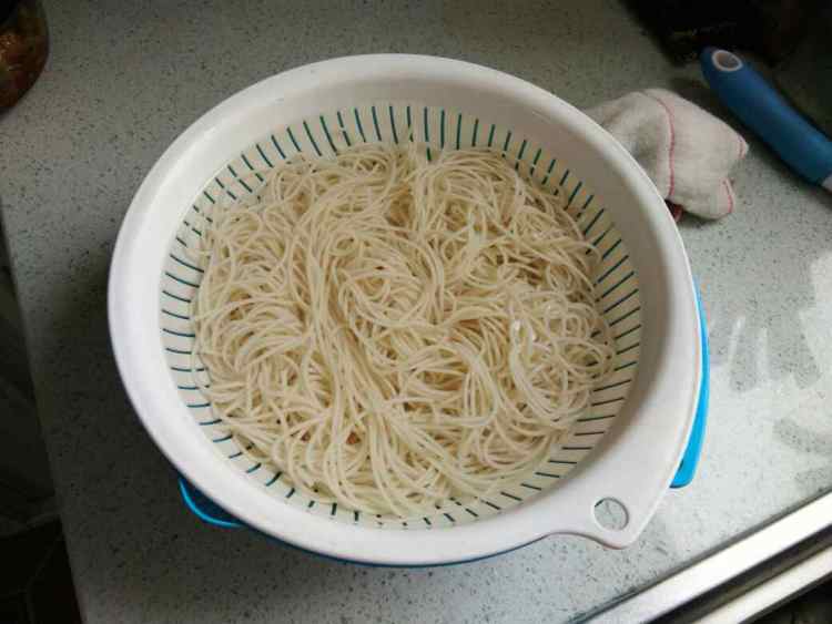 茴香鸡蛋酱过水面步骤3