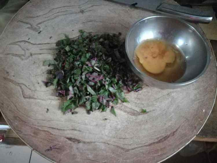 红芥菜鸡蛋炒饭步骤2