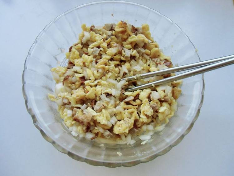 烤鸭鸡蛋馅饼步骤6