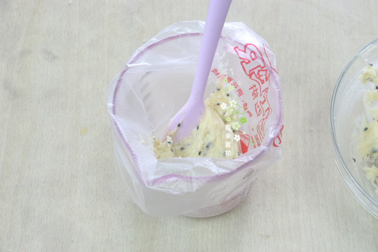 无油黑芝麻心形麻糬蛋步骤6