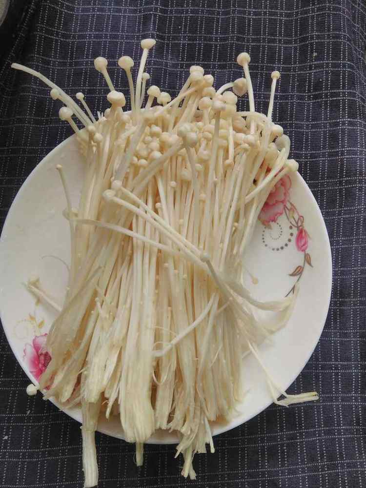 肉末金针菇蒸蛋步骤2
