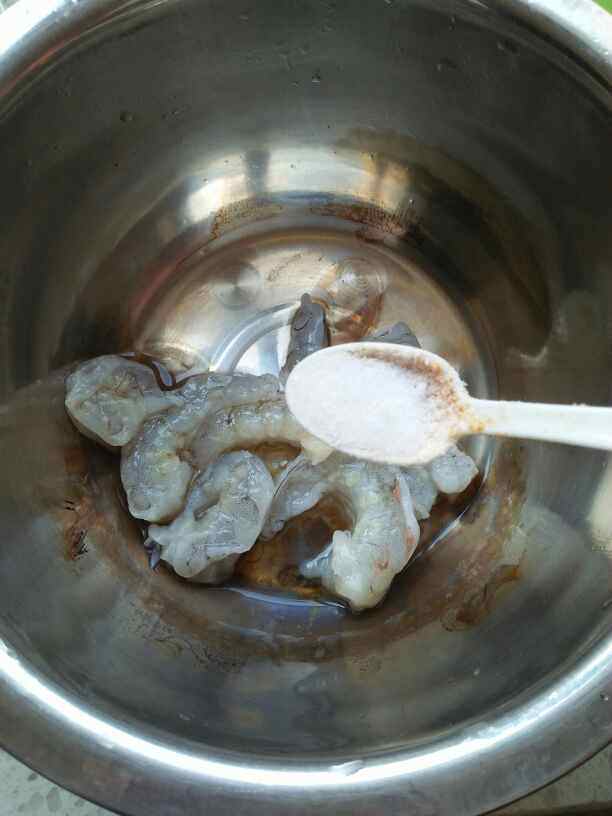 葱香虾仁步骤4