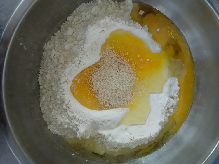 家庭炸油条步骤2
