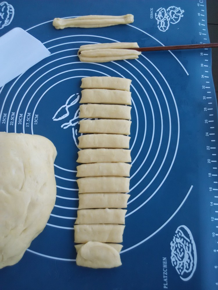 家庭炸油条步骤7