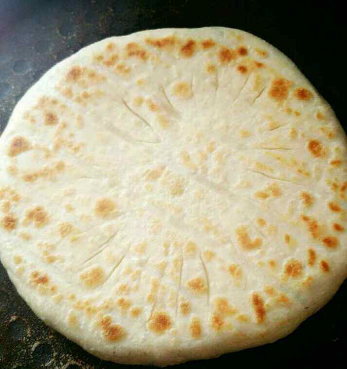 韭菜鸡蛋虾皮馅饼步骤7